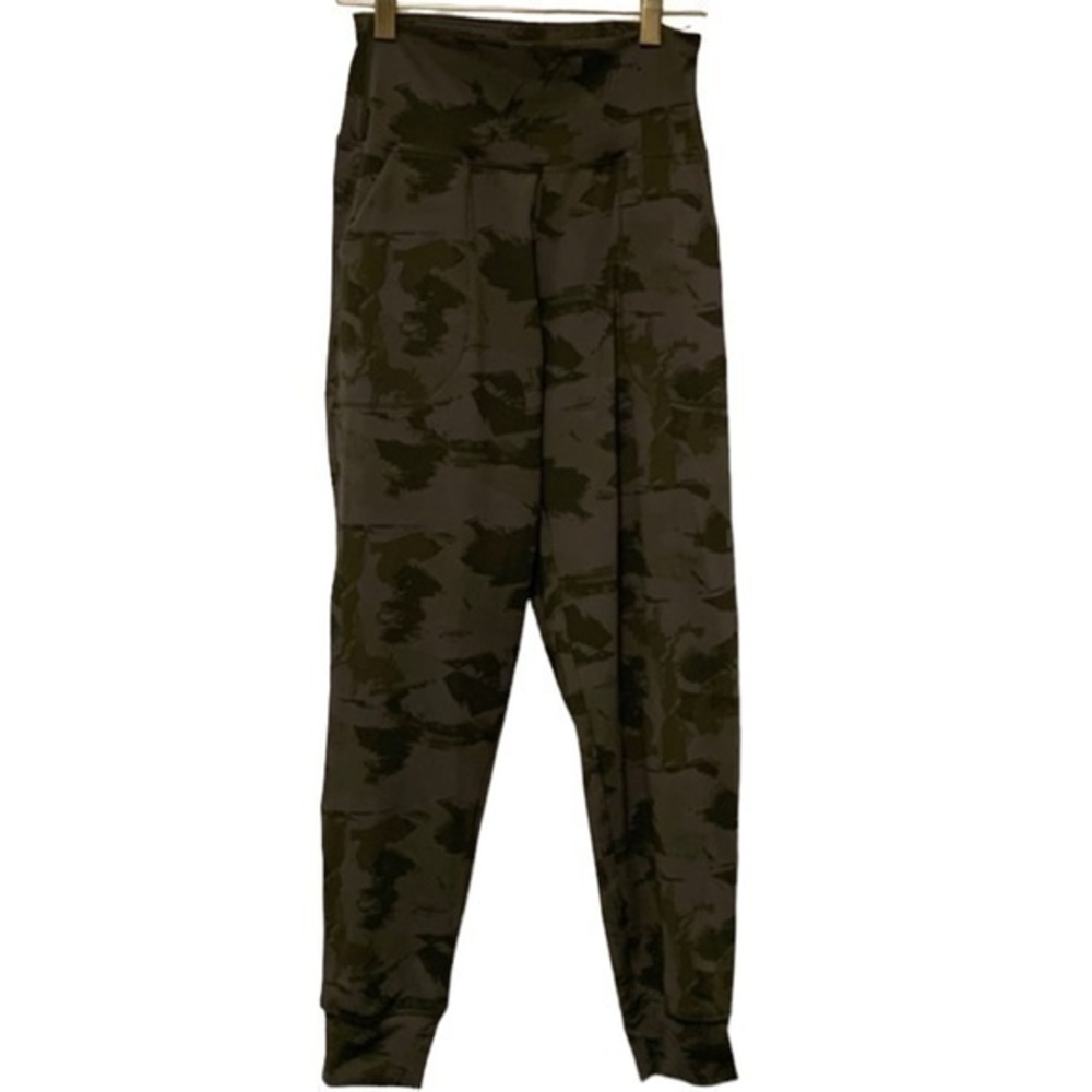 Camouflage Women’s‎ Joggers Size Small Green